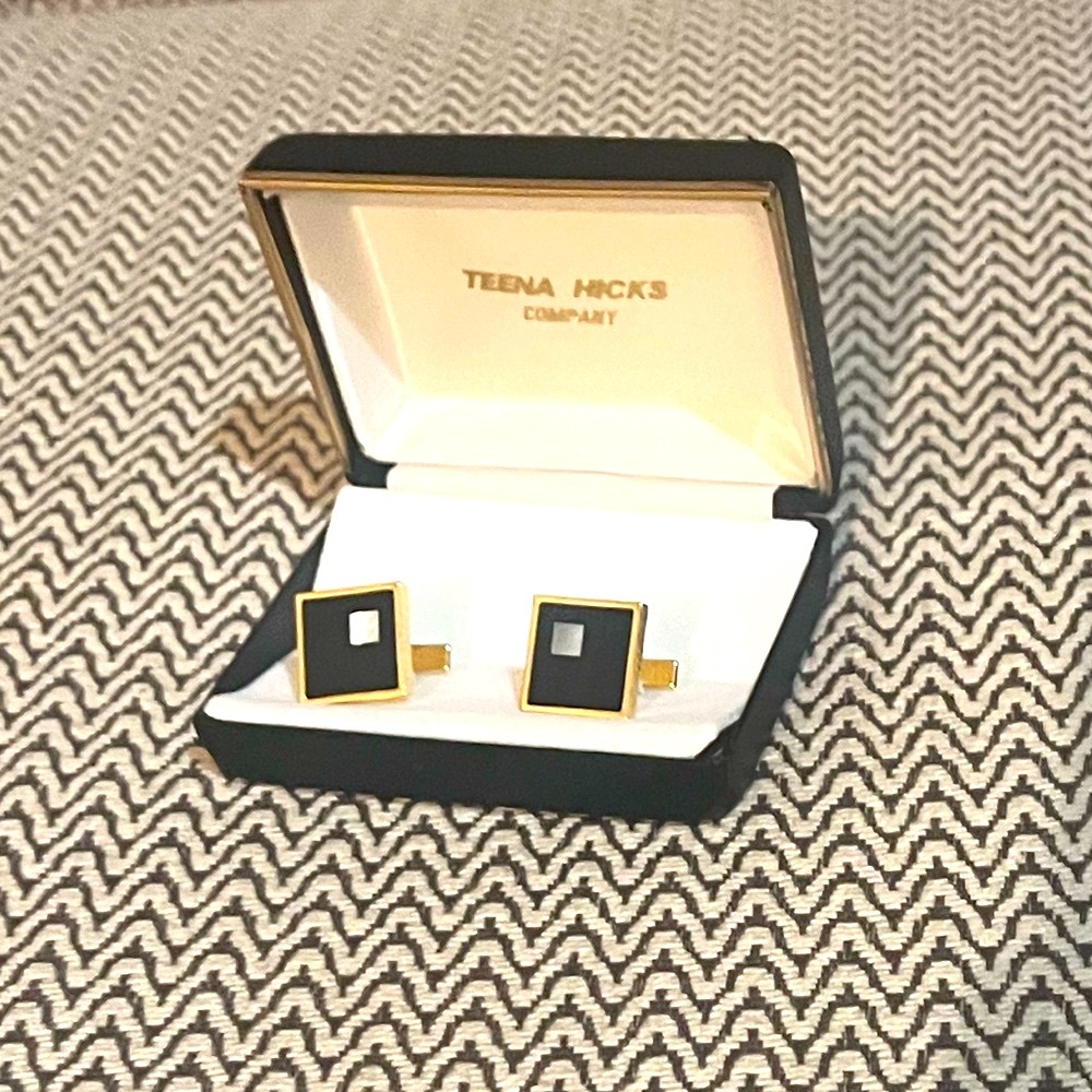 Teena Hicks Company onyx - gold Cuff Links